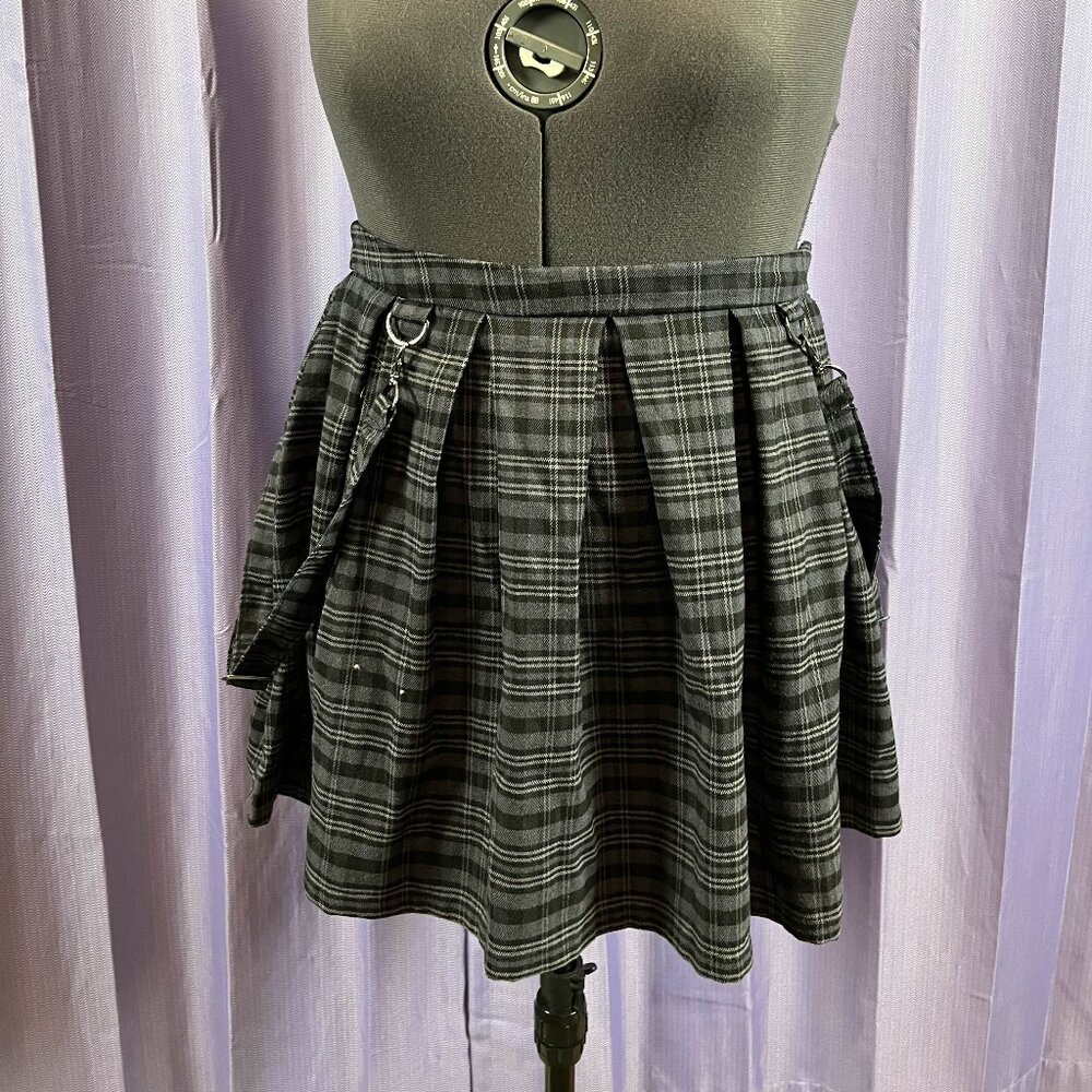 Hot Topic Plaid Pleated Skirt With Removable Straps